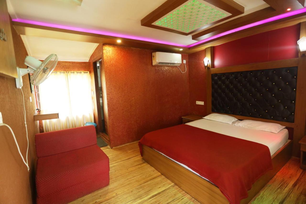 Harmony Houseboats Botel 4*