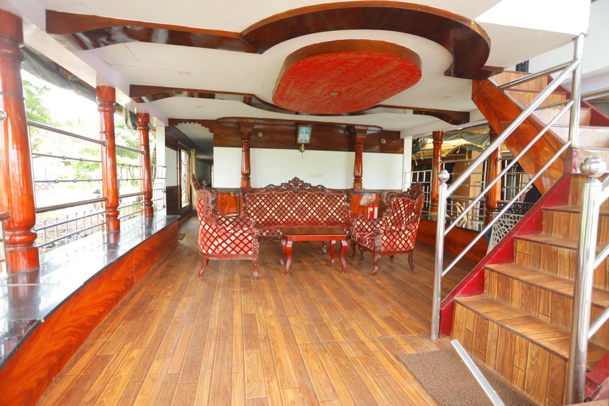 Botel Harmony Houseboats 4*