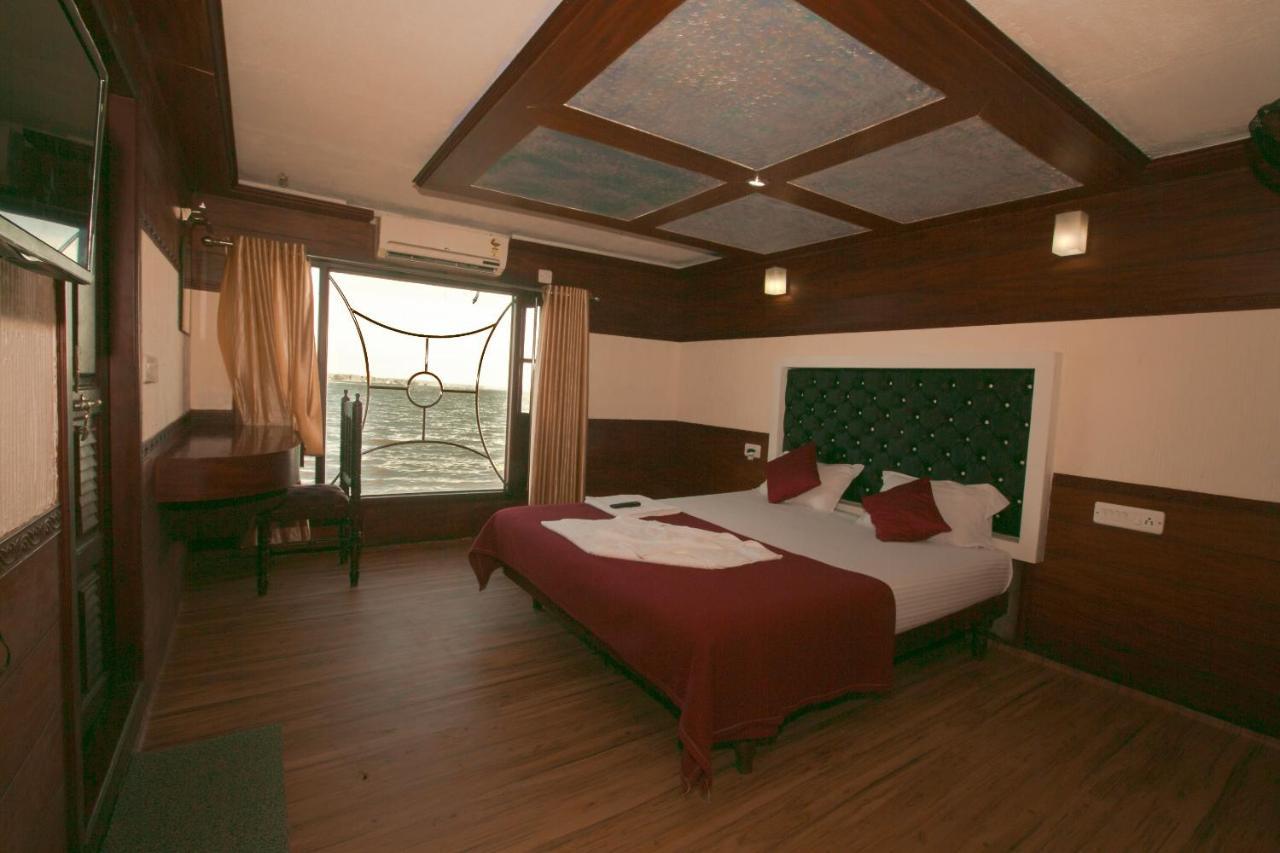 Harmony Houseboats Botel Alappuzha